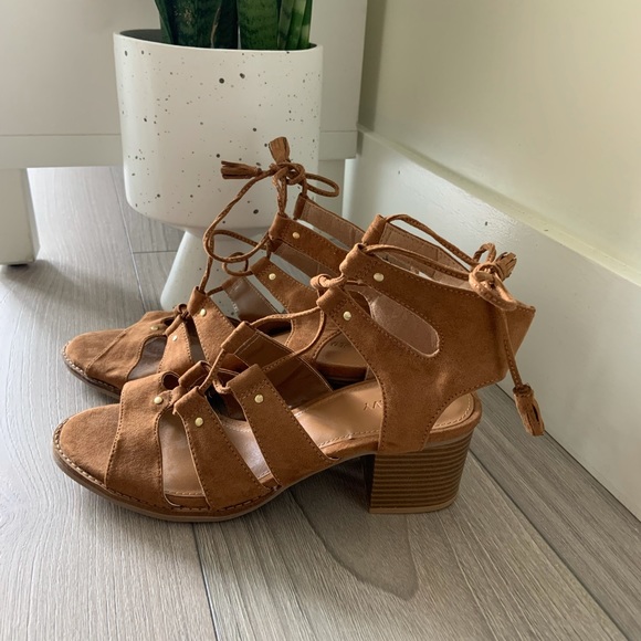 Brown suede heels - Picture 3 of 4